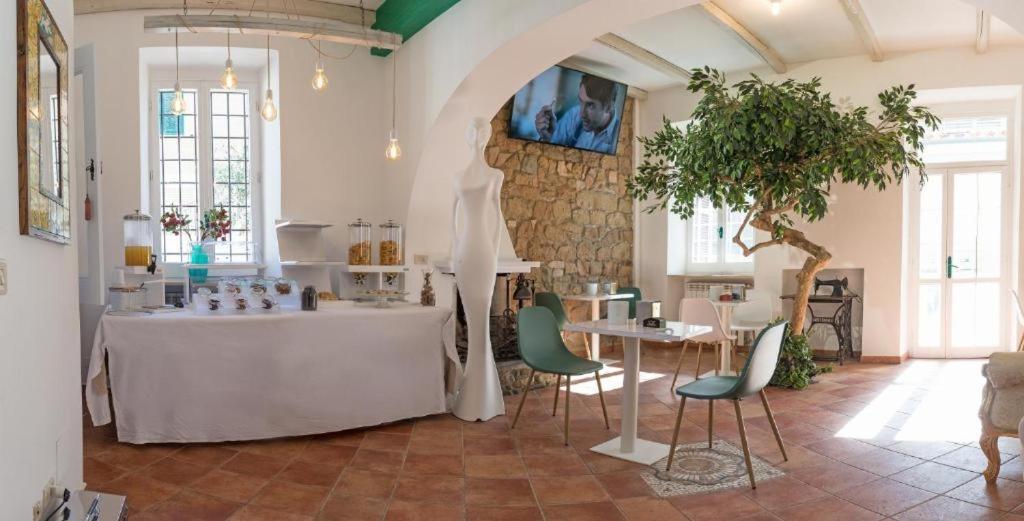 Ostia Holiday Greed Palace Екстериор снимка